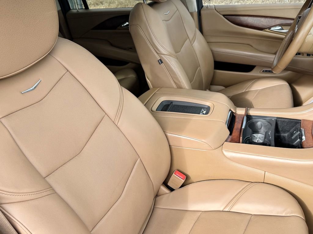 Used 2016 Cadillac Escalade ESV Platinum image 30