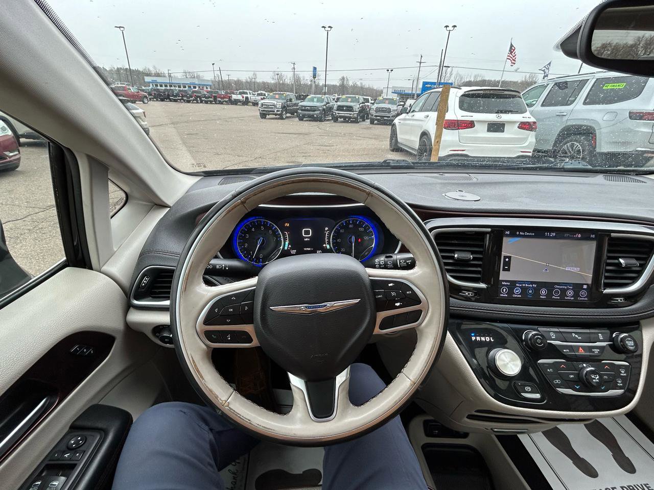 Used 2020 Chrysler Pacifica Limited image 30