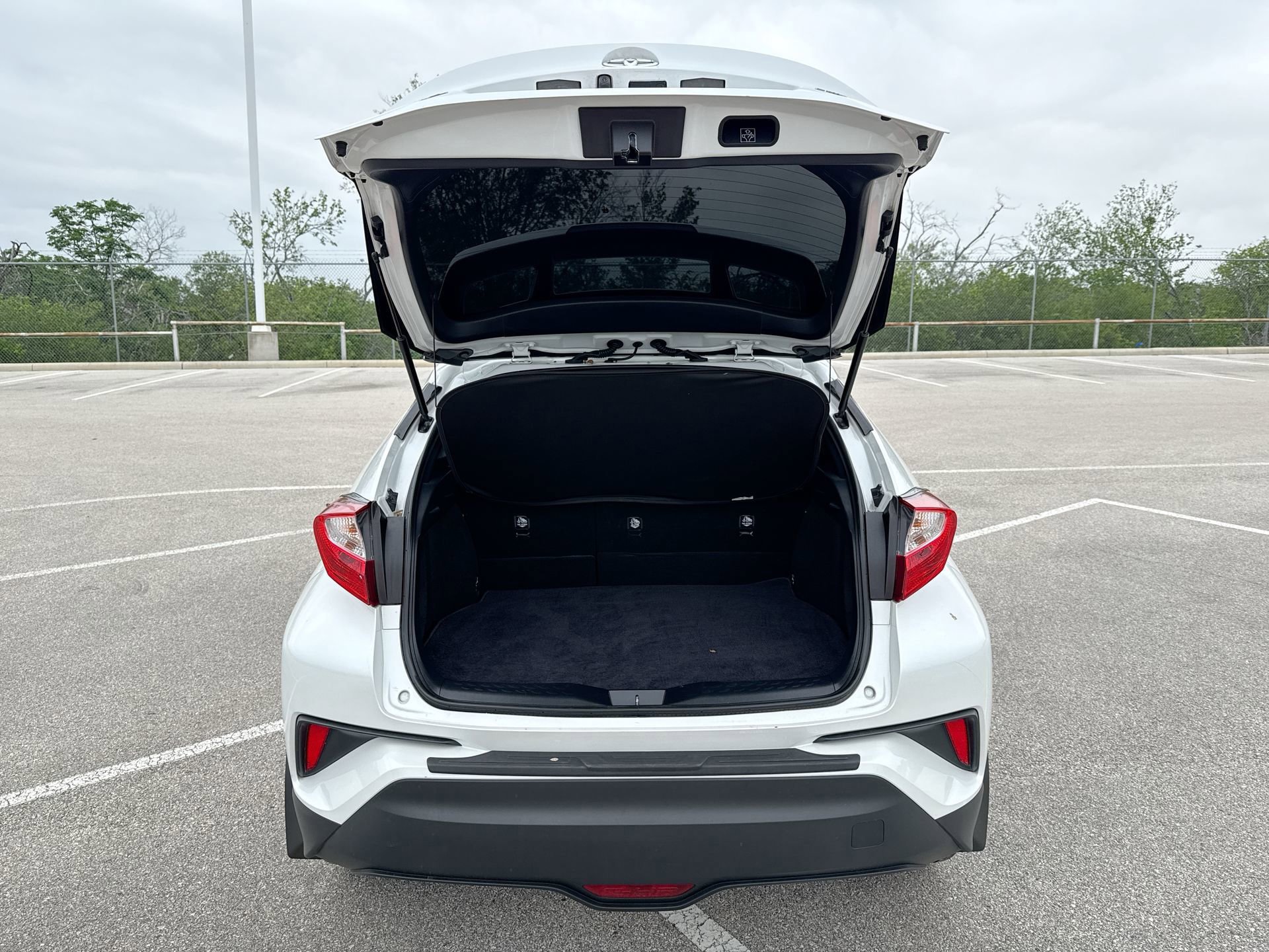 Used 2022 Toyota C-HR Limited FWD image 19