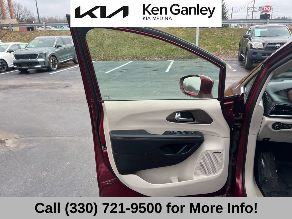 Used 2017 Chrysler Pacifica Touring-L Plus w/ Advanced Safetytec Group image 25