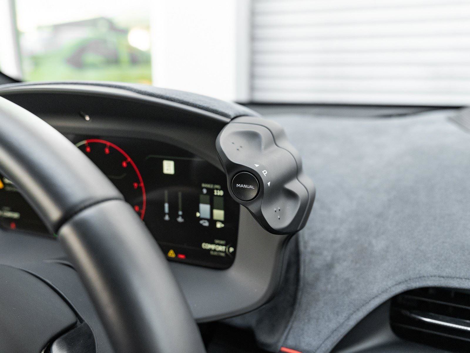 Used 2025 McLaren Artura image 47