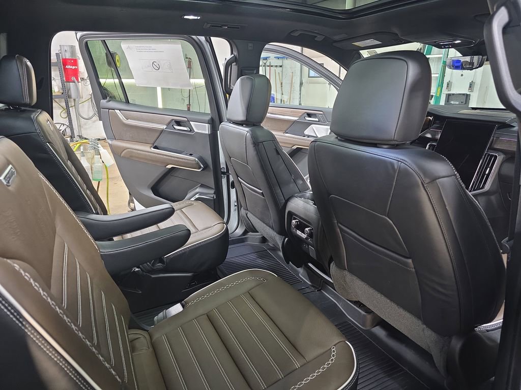 New 2026 GMC Acadia Denali Ultimate w/ LPO, Floor Liner Package image 11