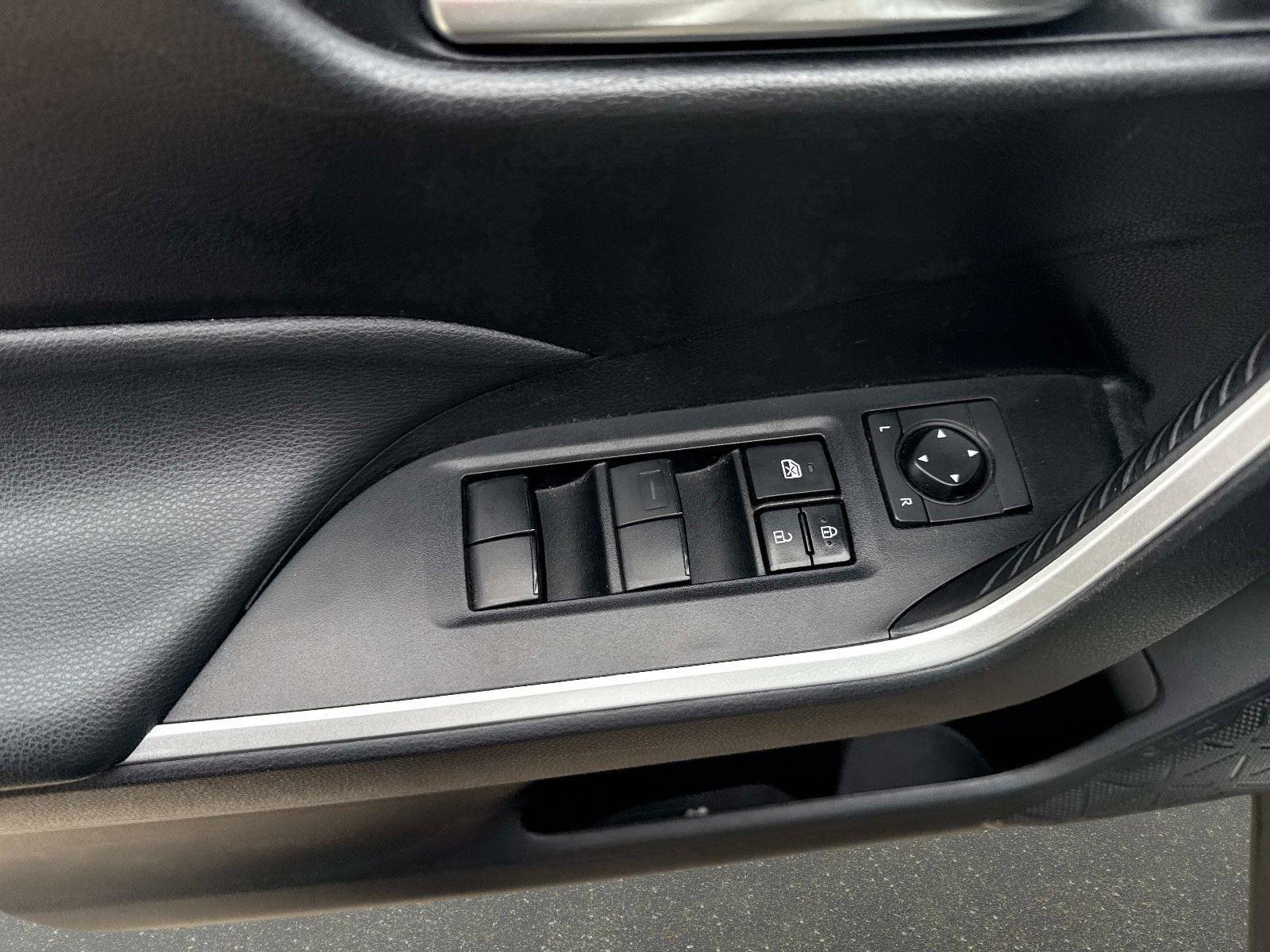 Used 2021 Toyota RAV4 XLE image 19