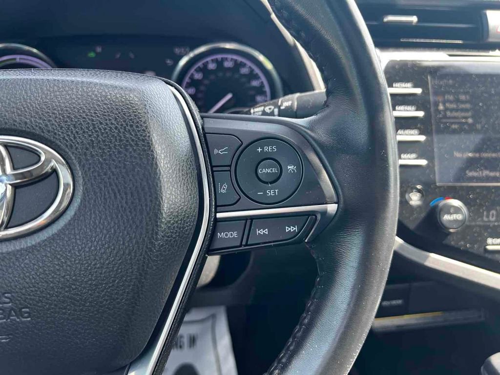 Used 2020 Toyota Camry XLE w/ Sunroof Package image 23