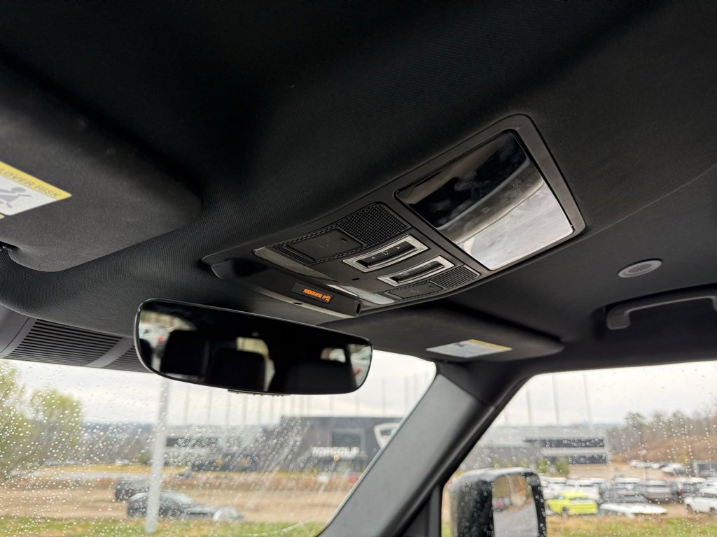 Used 2023 Land Rover Defender 130 X-Dynamic SE image 21