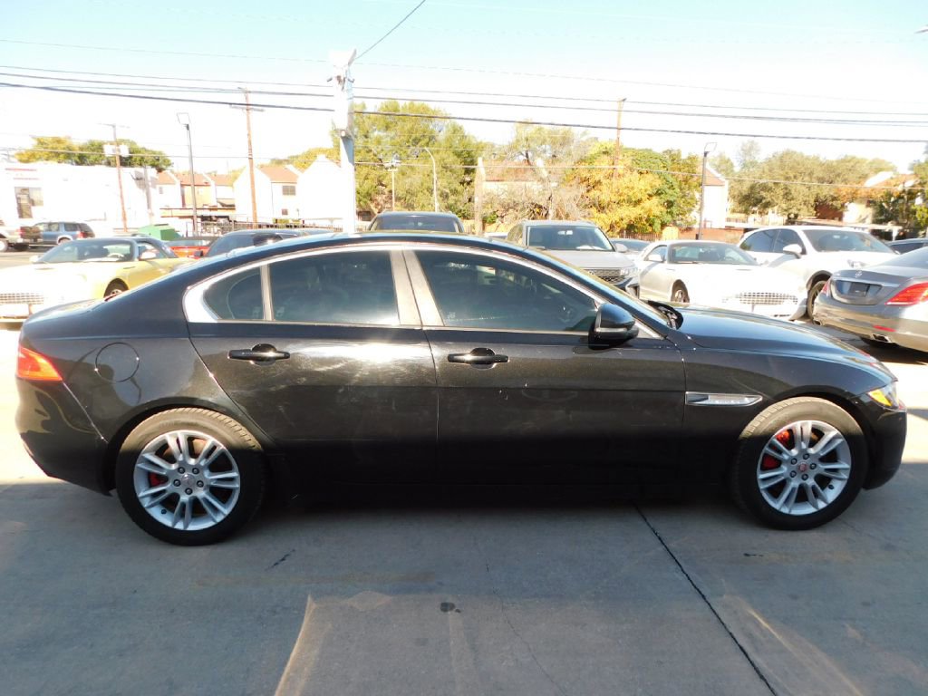 Used 2017 Jaguar XE Premium RWD image 8