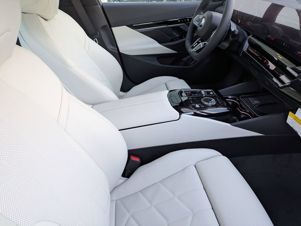New 2026 BMW 530i xDrive w/ M Sport Package AWD/4WD image 36
