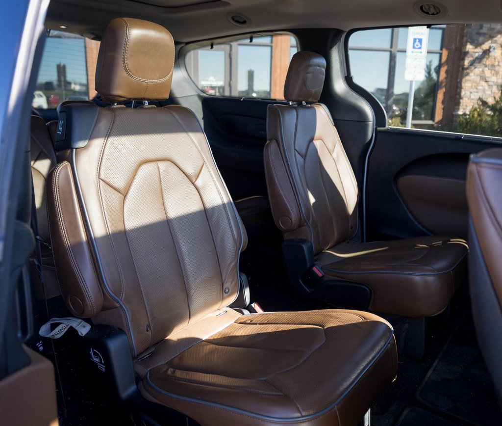 Used 2018 Chrysler Pacifica Limited w/ Tire & Wheel Group image 35