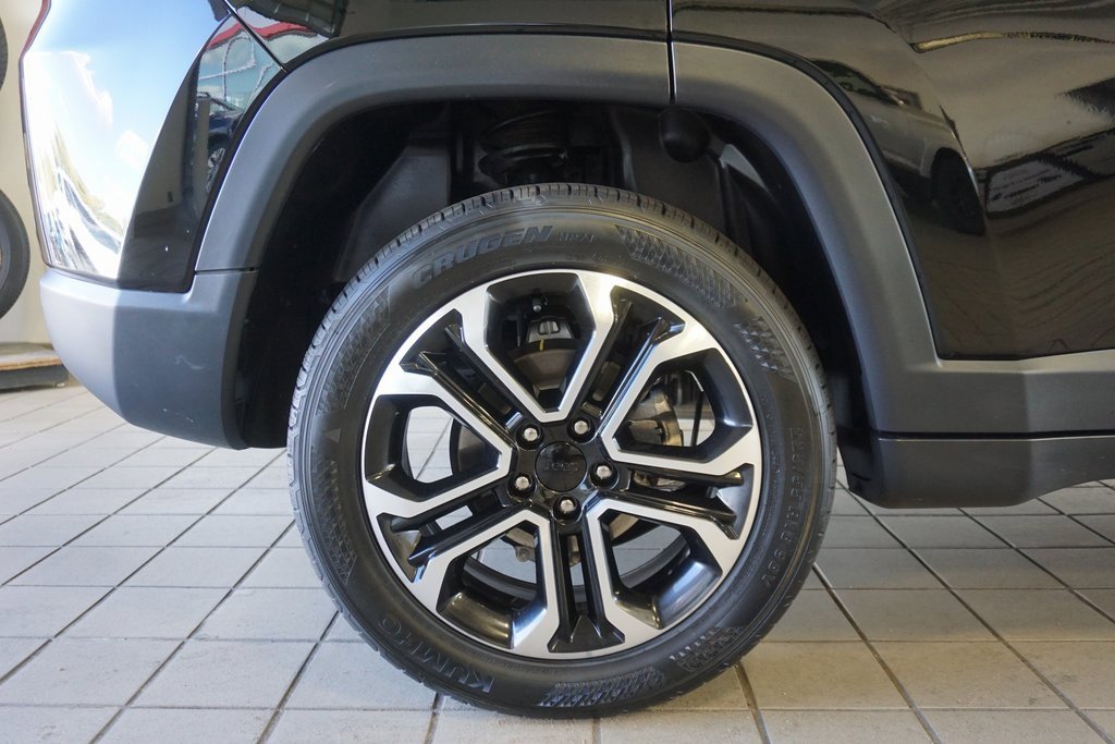 Used 2024 Jeep Compass Limited image 31