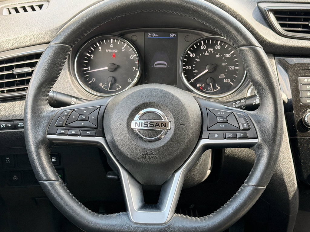 Used 2018 Nissan Rogue SV w/ Premium Package image 13
