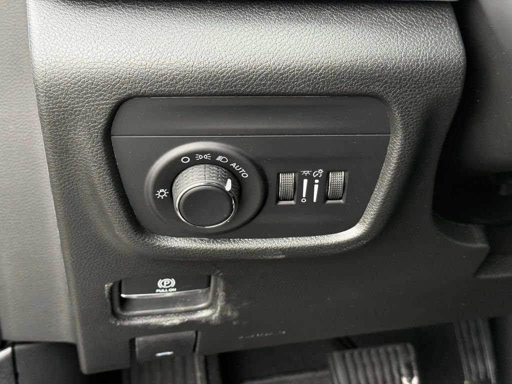 New 2026 Jeep Grand Cherokee Altitude AWD/4WD image 17
