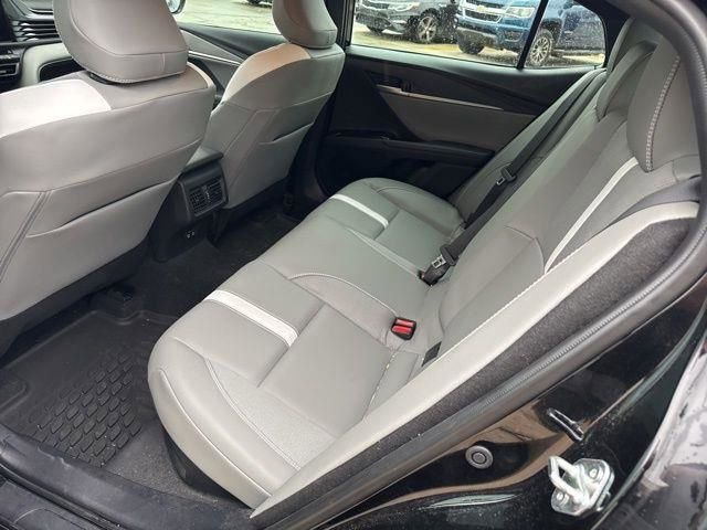 Used 2025 Toyota Camry SE image 13