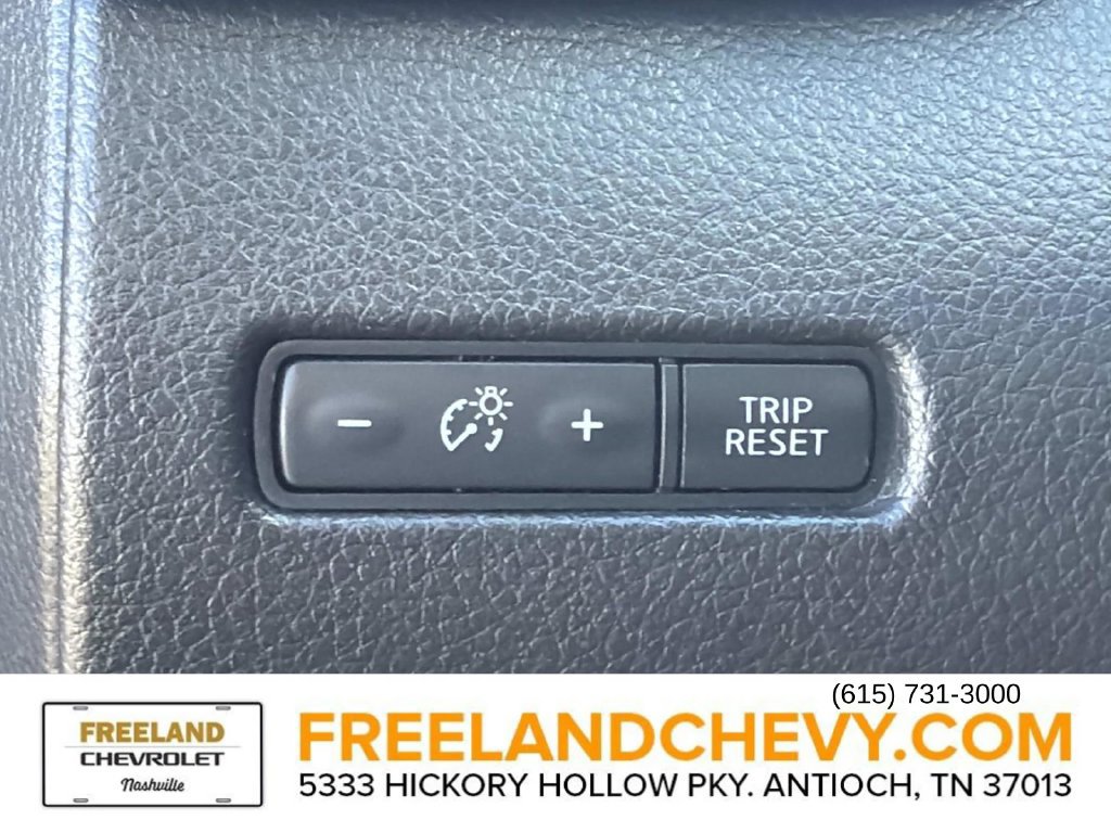 Used 2017 Nissan Rogue SV FWD image 35