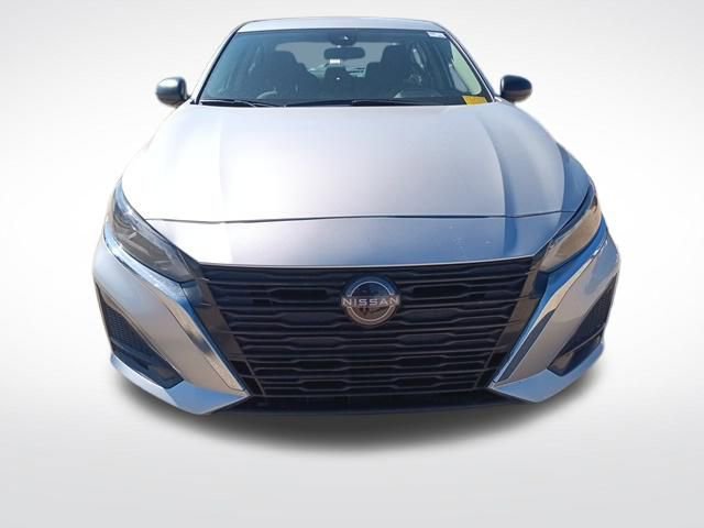 Used 2024 Nissan Altima 2.5 SV image 9