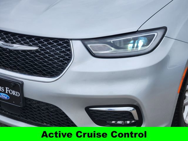 Used 2023 Chrysler Pacifica Touring-L FWD image 6