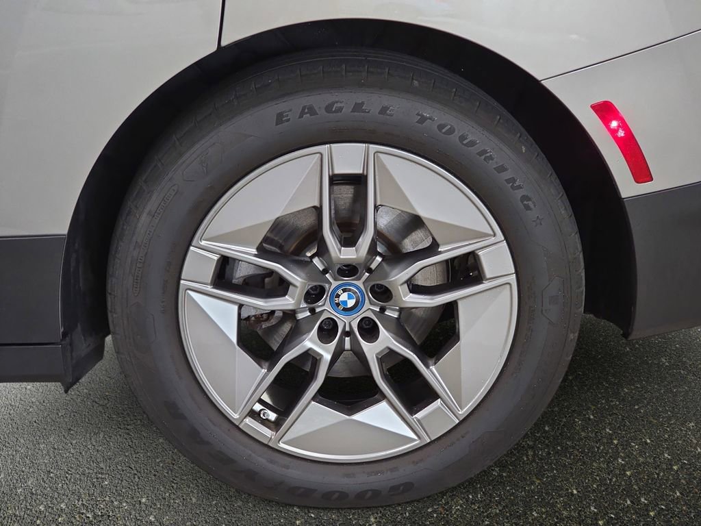 Used 2023 BMW iX xDrive50 image 30