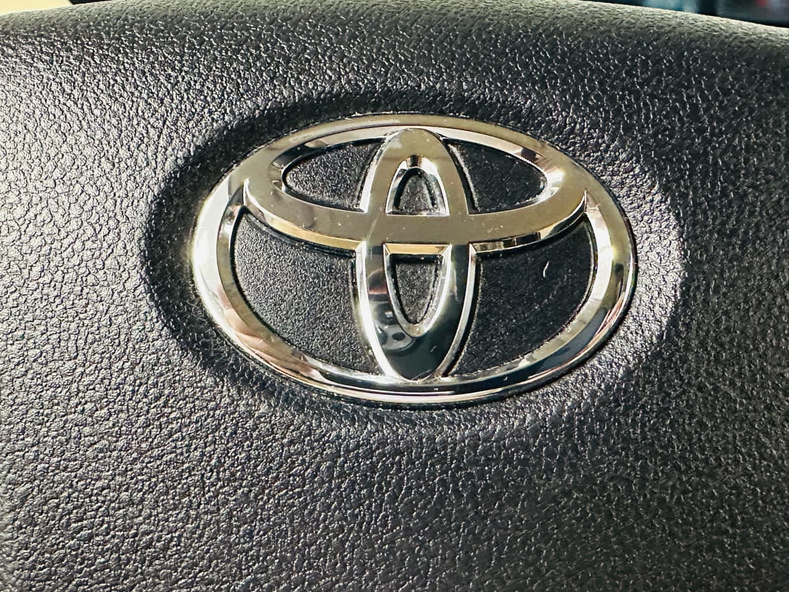 Used 2020 Toyota Prius XLE AWD/4WD image 15