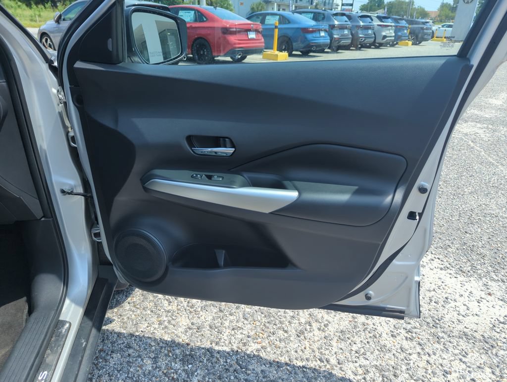Used 2019 Nissan Kicks SR w/ SR Premium Package FWD image 32