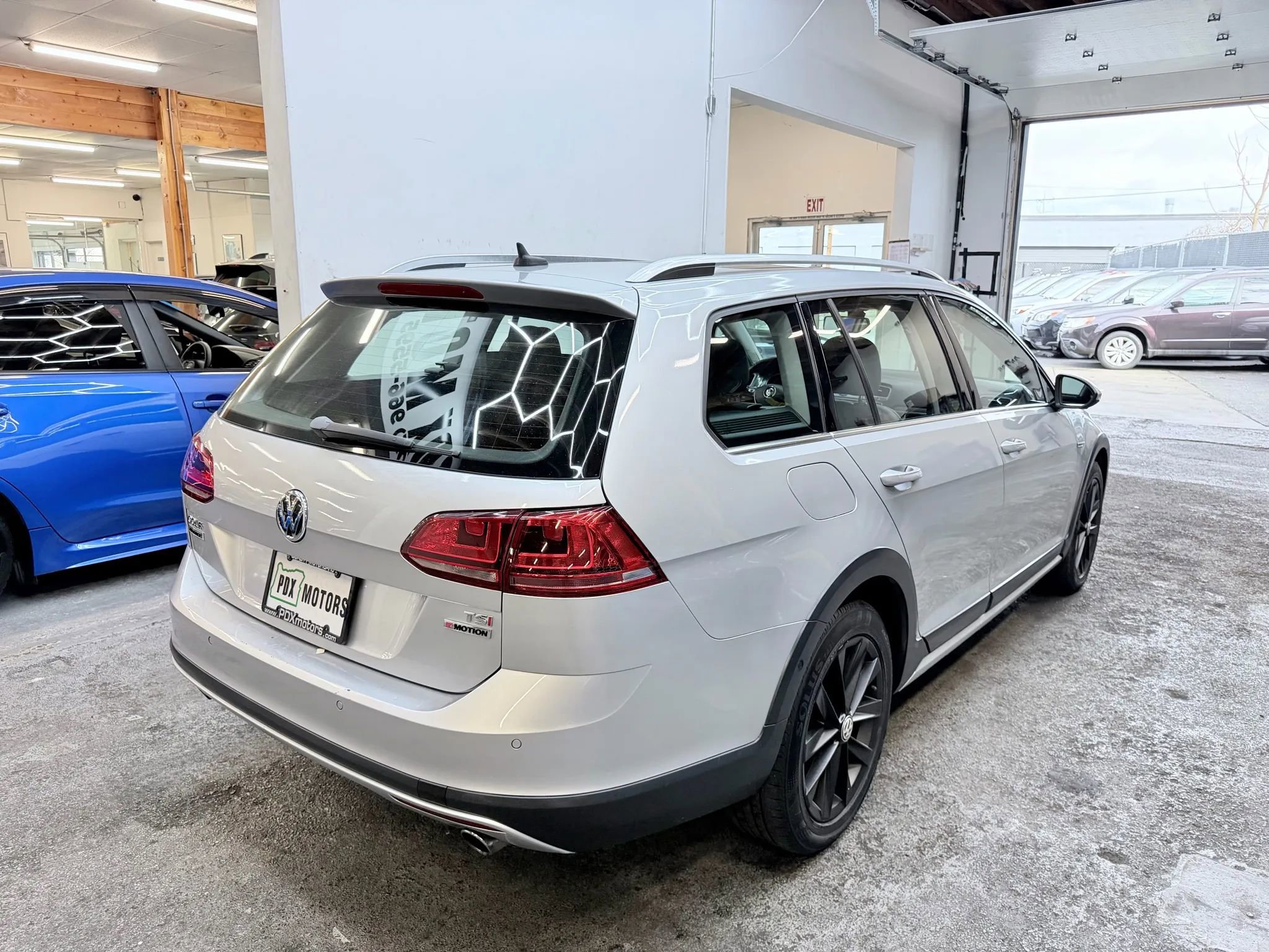 Used 2017 Volkswagen Golf Alltrack SE image 3