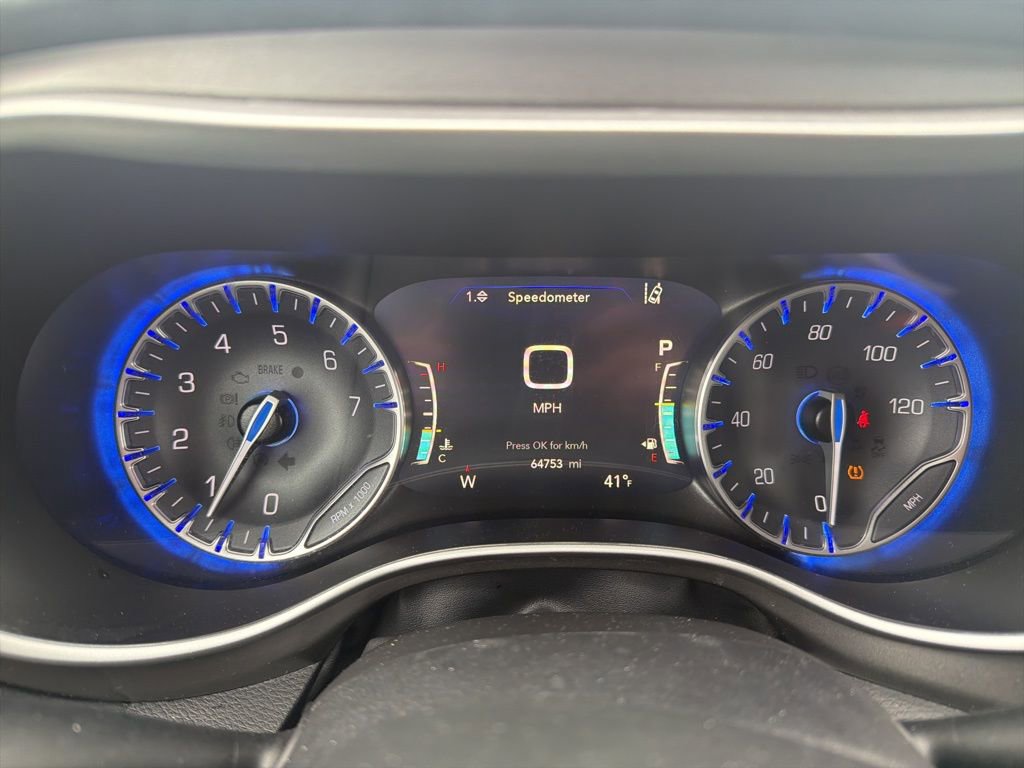 Used 2024 Chrysler Pacifica Touring-L image 16