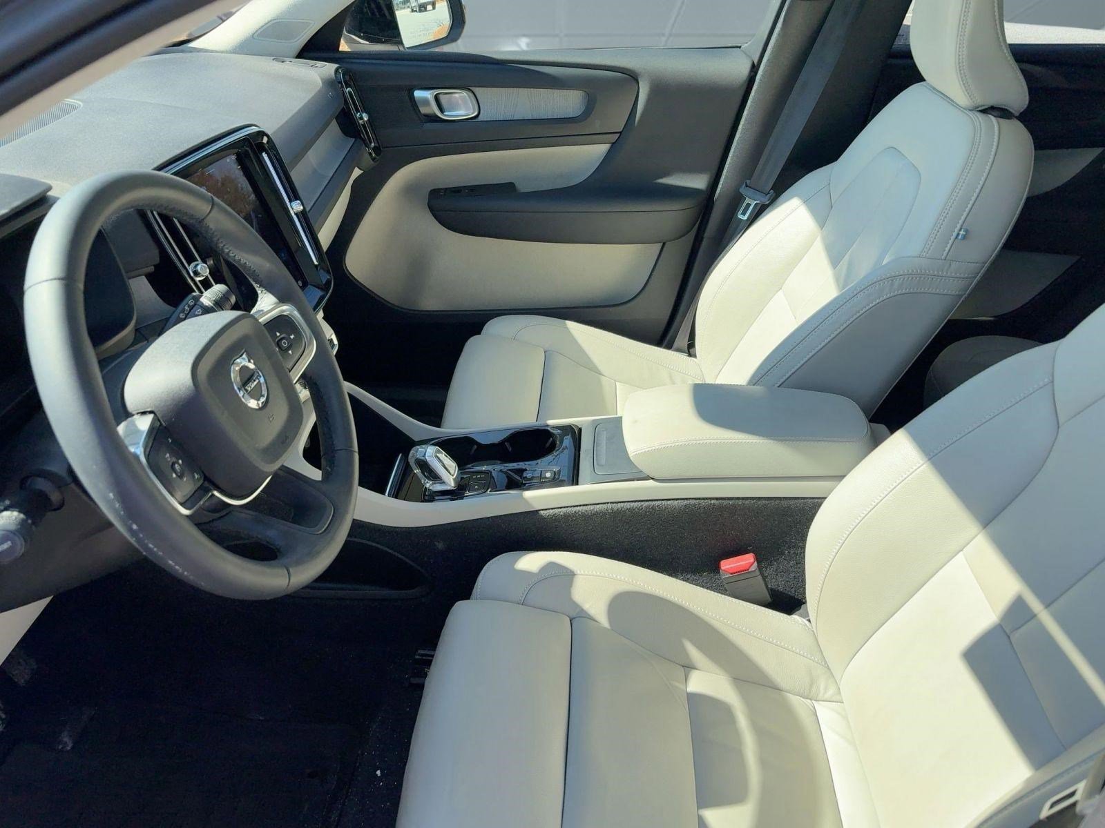Certified 2023 Volvo XC40 B5 Plus w/ Climate Package AWD/4WD image 5