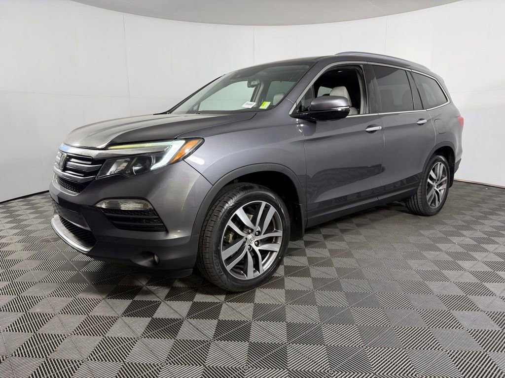 Used 2017 Honda Pilot Touring image 3