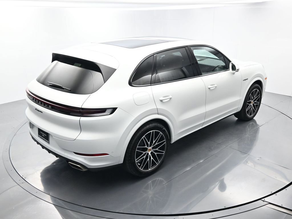 Certified 2025 Porsche Cayenne E-Hybrid w/ Premium Package Plus image 43
