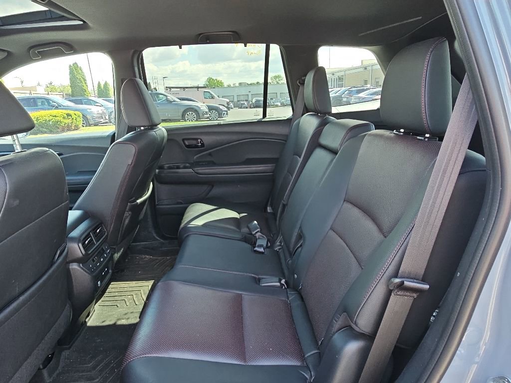 Used 2024 Honda Passport Black Edition image 12