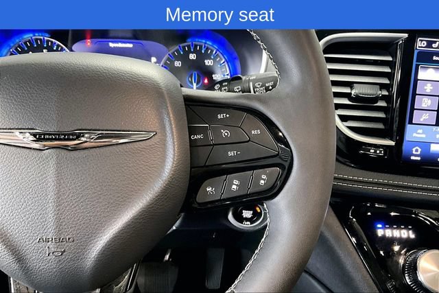 Used 2025 Chrysler Pacifica Limited FWD image 15