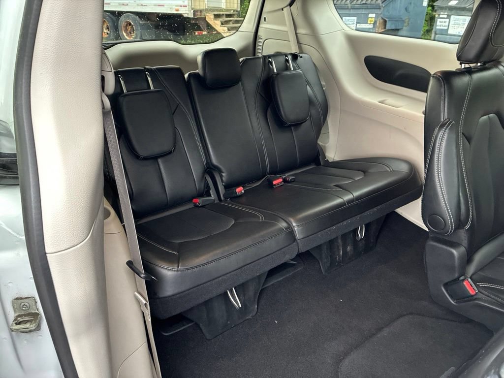 Used 2024 Chrysler Pacifica Touring-L FWD image 36