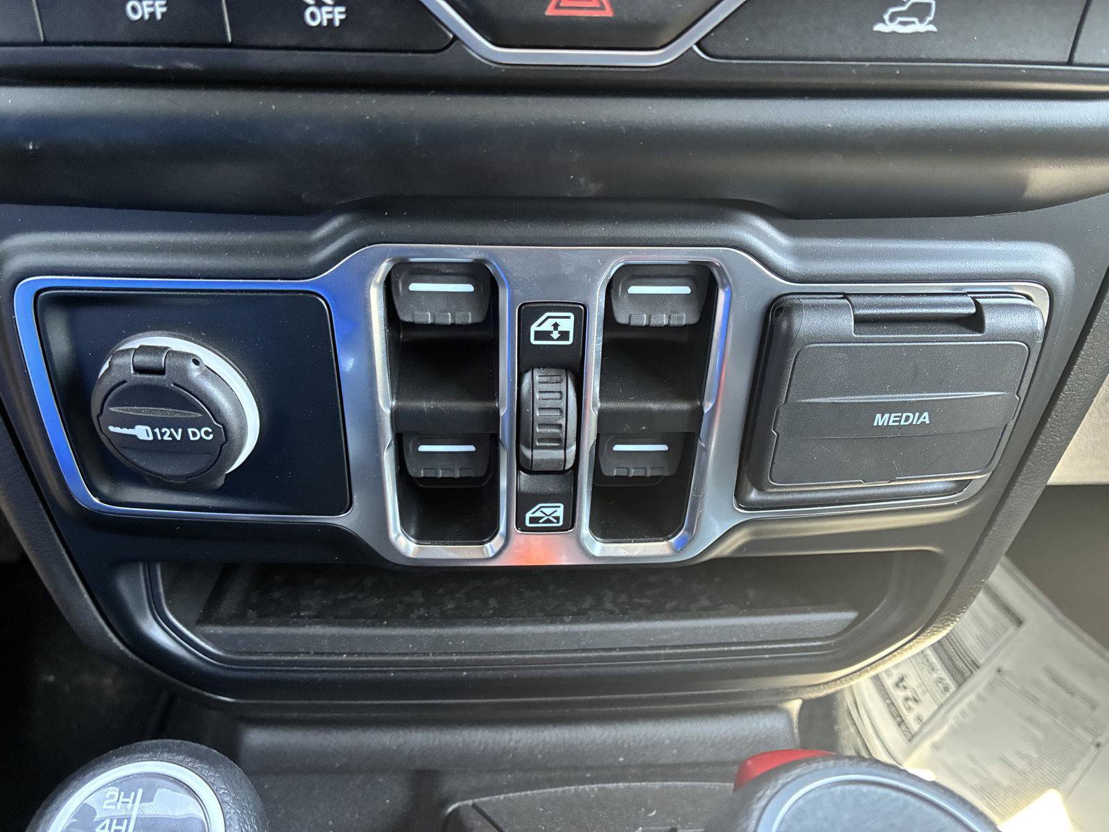 New 2023 Jeep Gladiator Sport AWD/4WD image 32