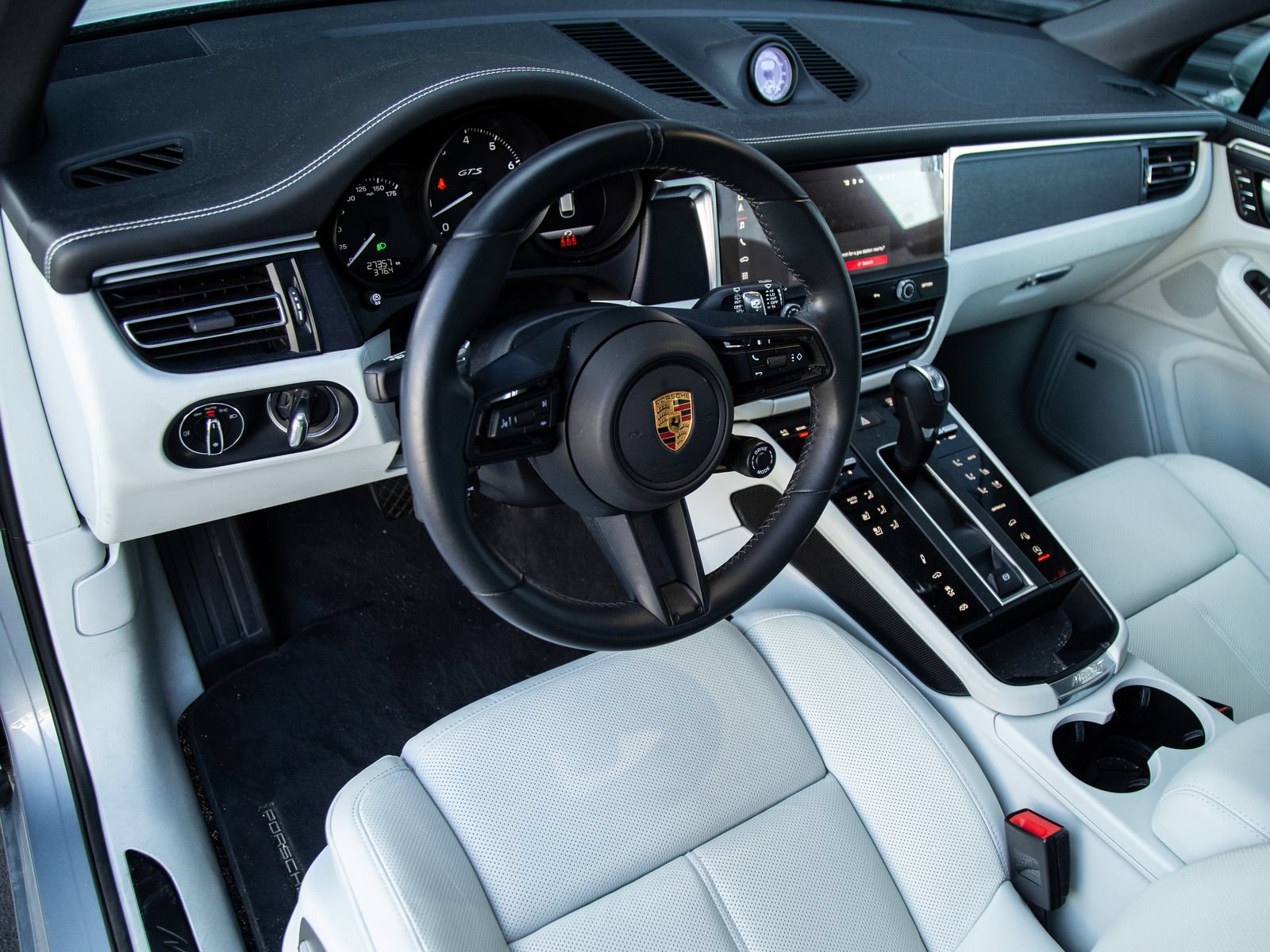 Certified 2023 Porsche Macan GTS AWD/4WD image 4