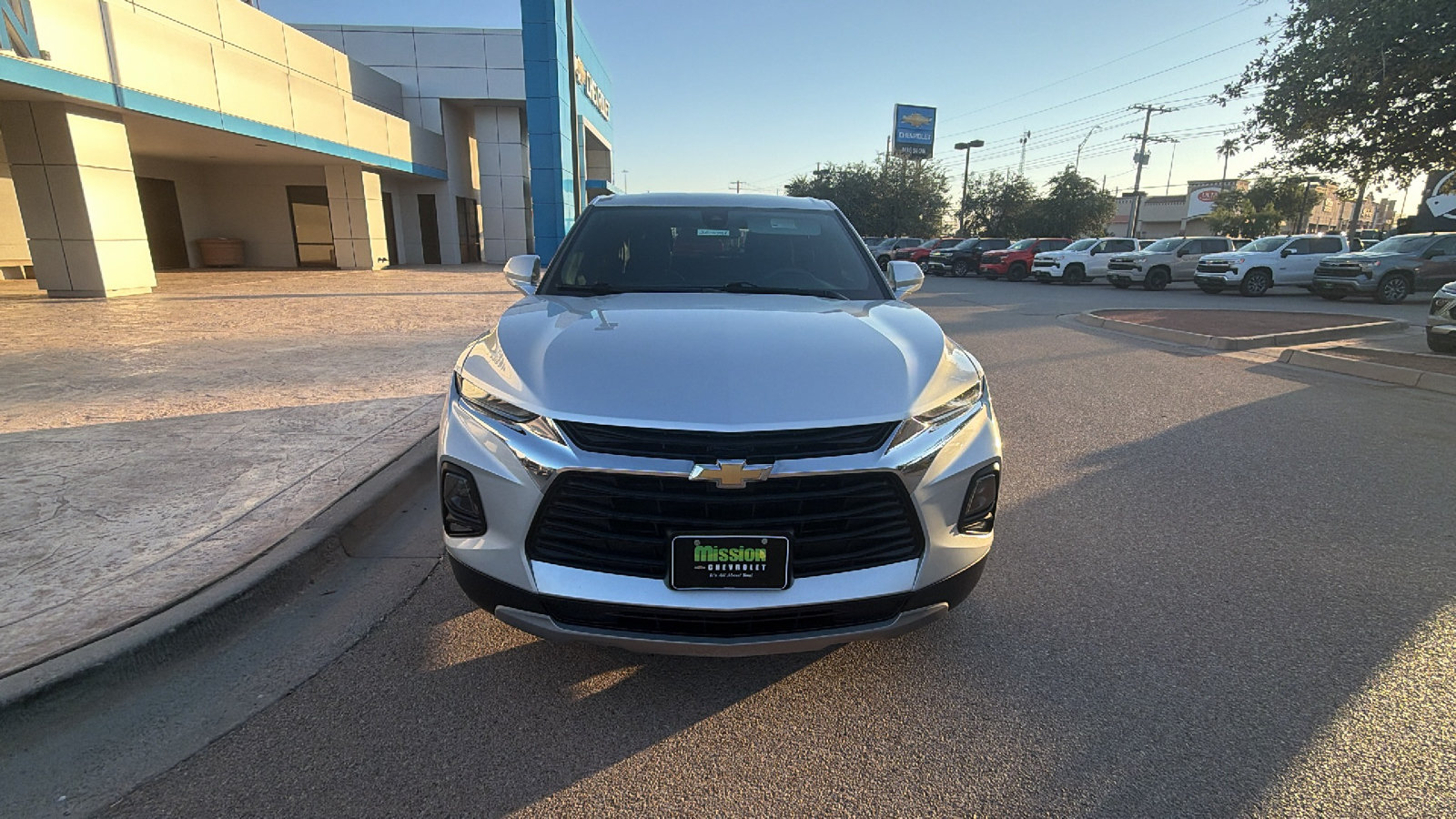 Used 2021 Chevrolet Blazer LT FWD image 2