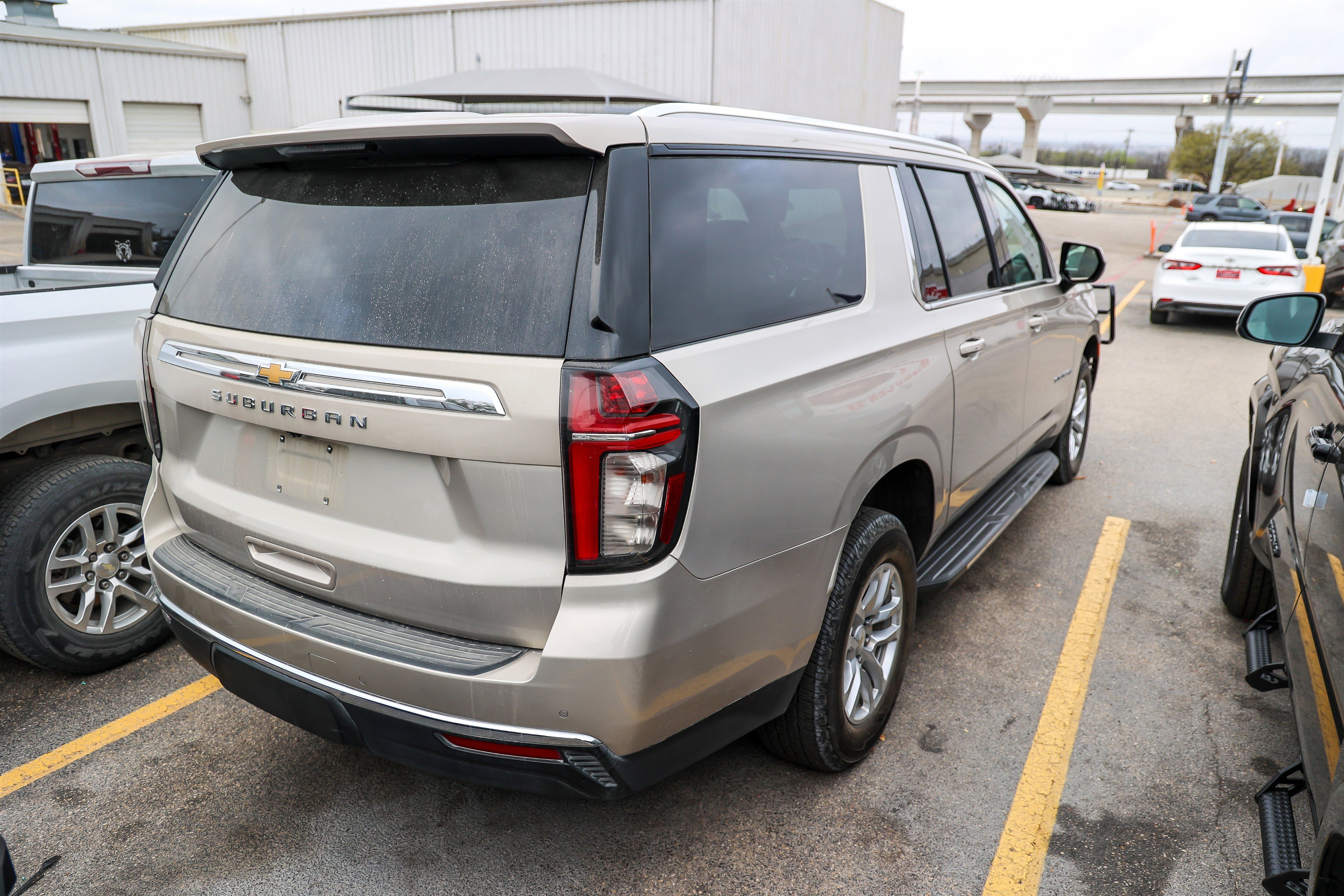Used 2021 Chevrolet Suburban LS w/ Driver Alert Package image 8