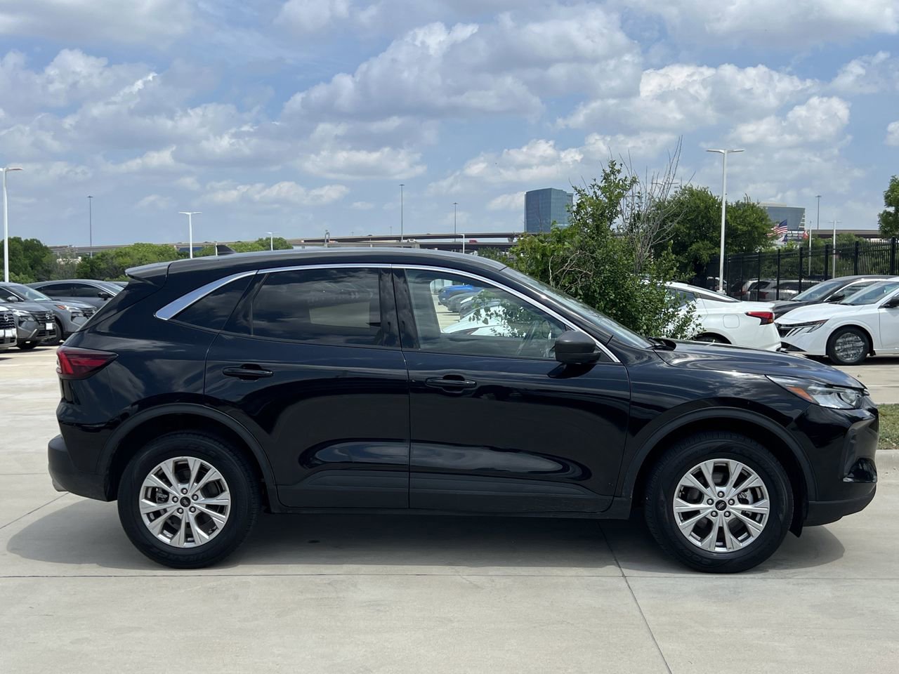 Used 2024 Ford Escape Active AWD/4WD image 3