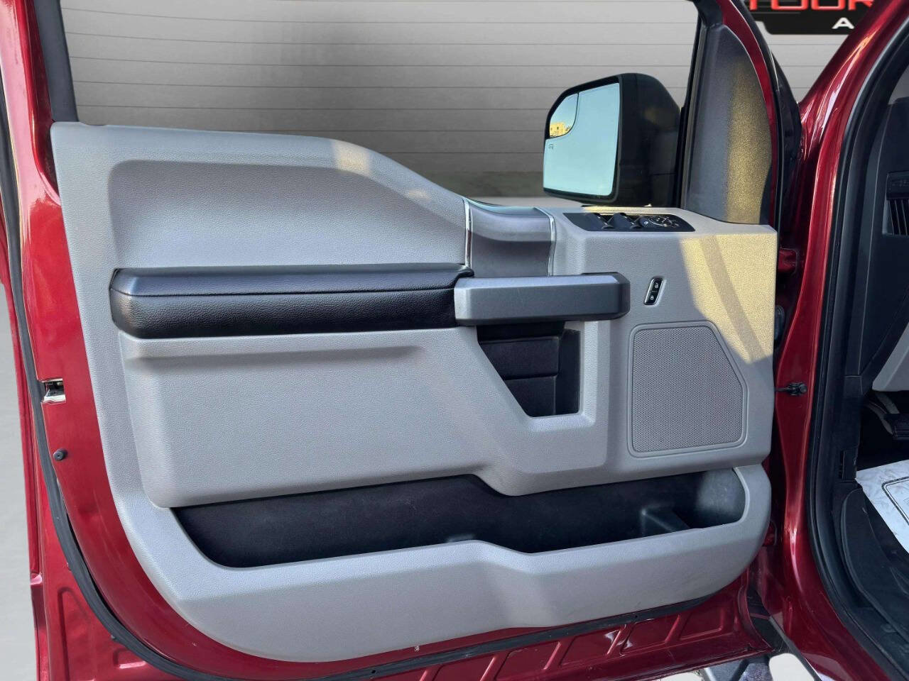 Used 2015 Ford F150 XLT w/ Equipment Group 302A Luxury AWD/4WD image 13
