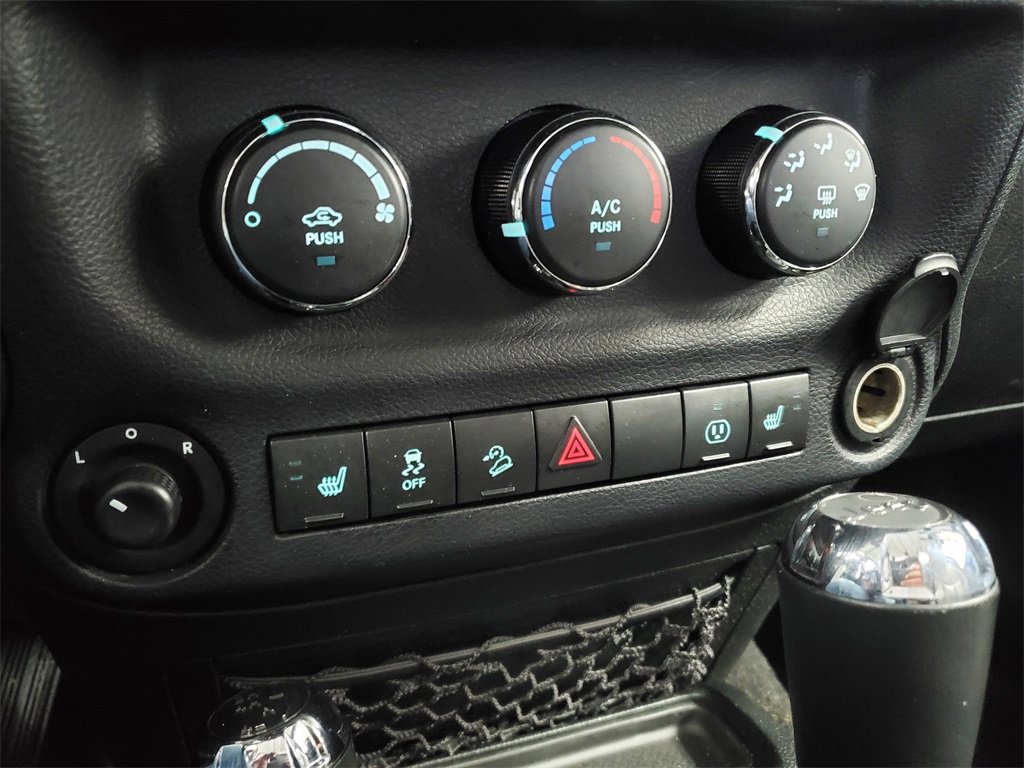 Used 2018 Jeep Wrangler Unlimited Rubicon w/ Cold Weather Group image 16