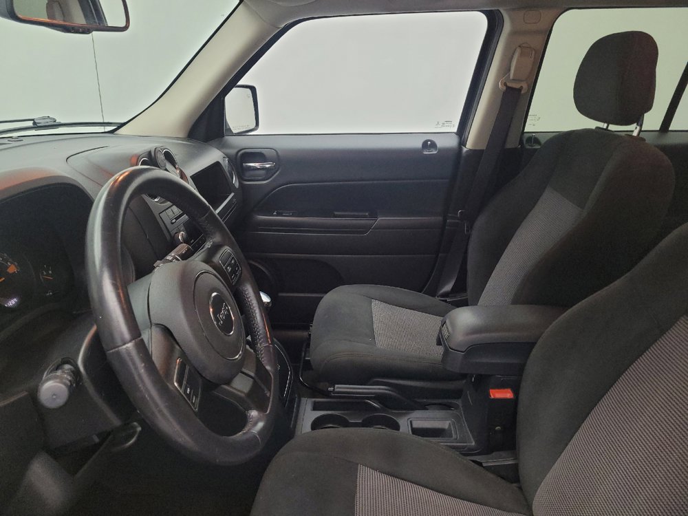 Used 2016 Jeep Patriot Latitude FWD image 17