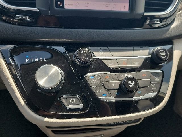 Used 2023 Chrysler Voyager LX FWD image 7