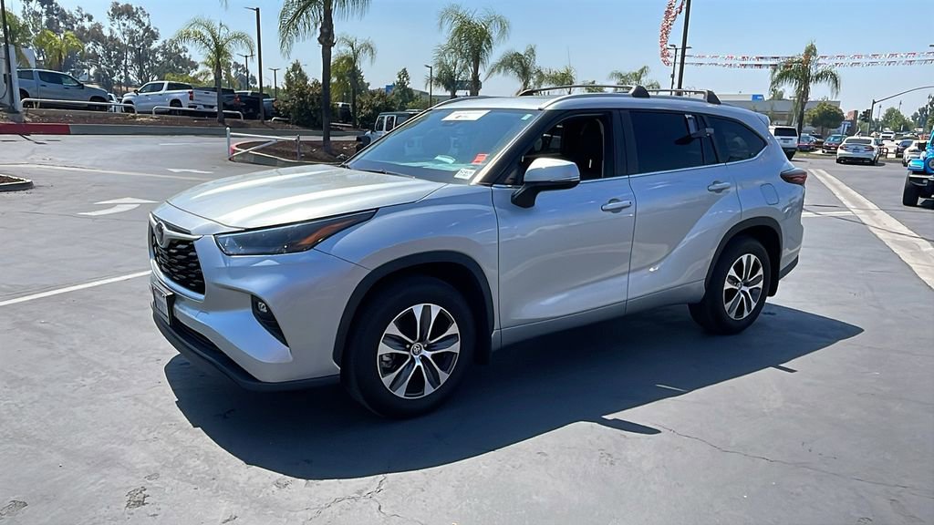 Certified 2024 Toyota Highlander XLE FWD image 7