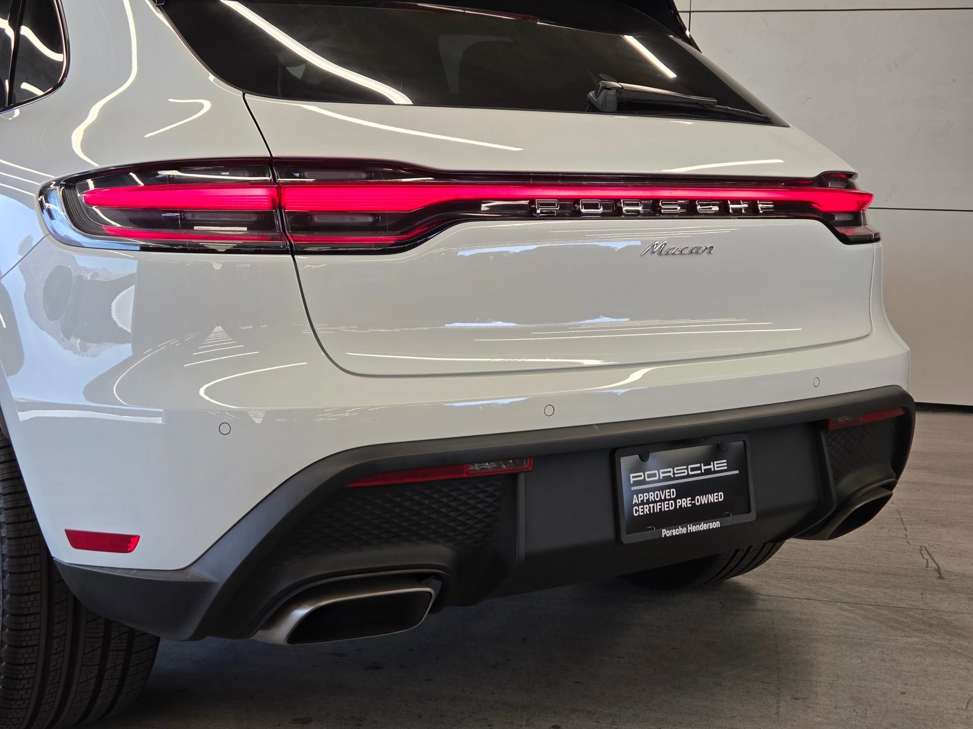 Certified 2026 Porsche Macan AWD/4WD image 8