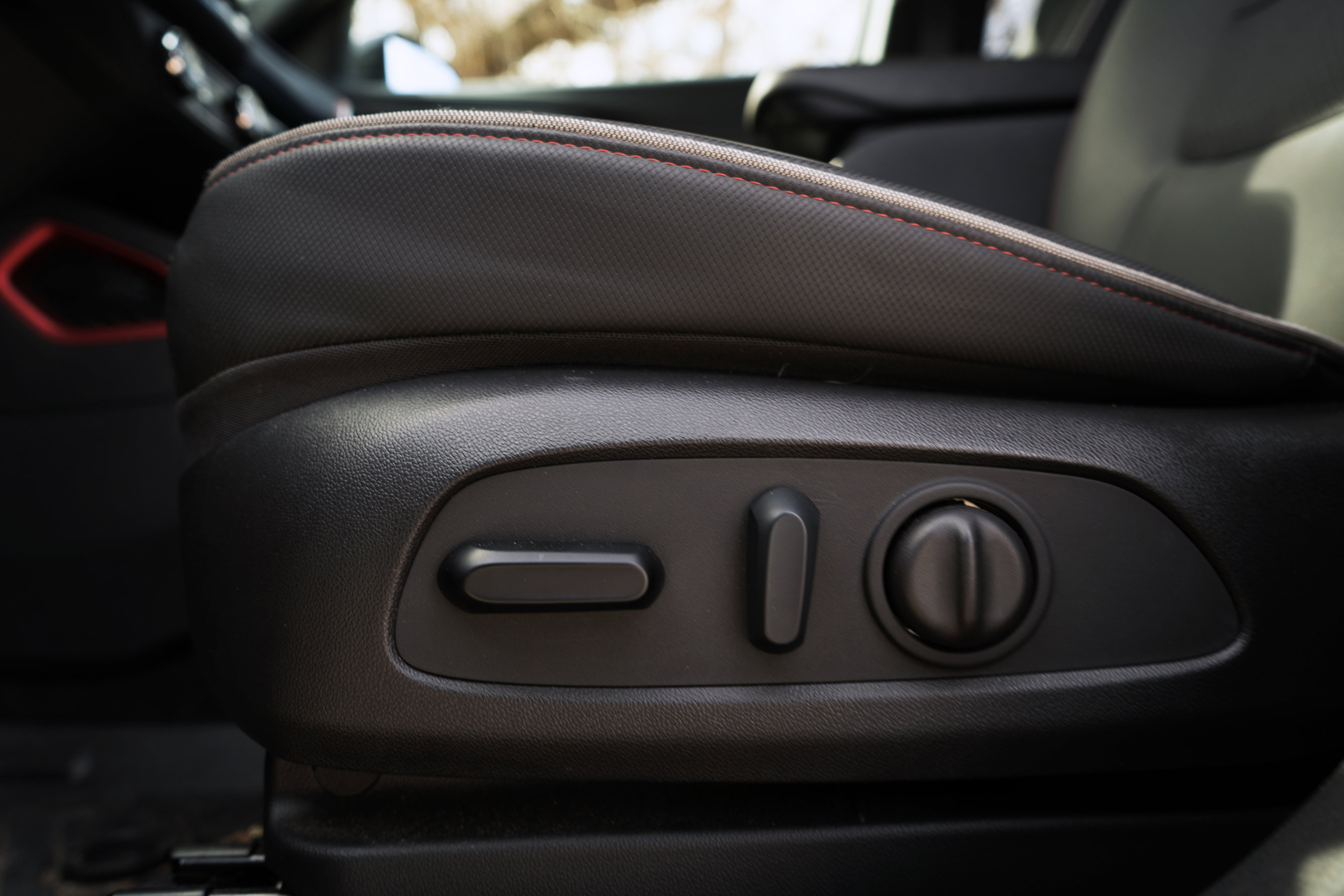 Used 2023 Chevrolet TrailBlazer RS w/ Sun and Liftgate Package image 43