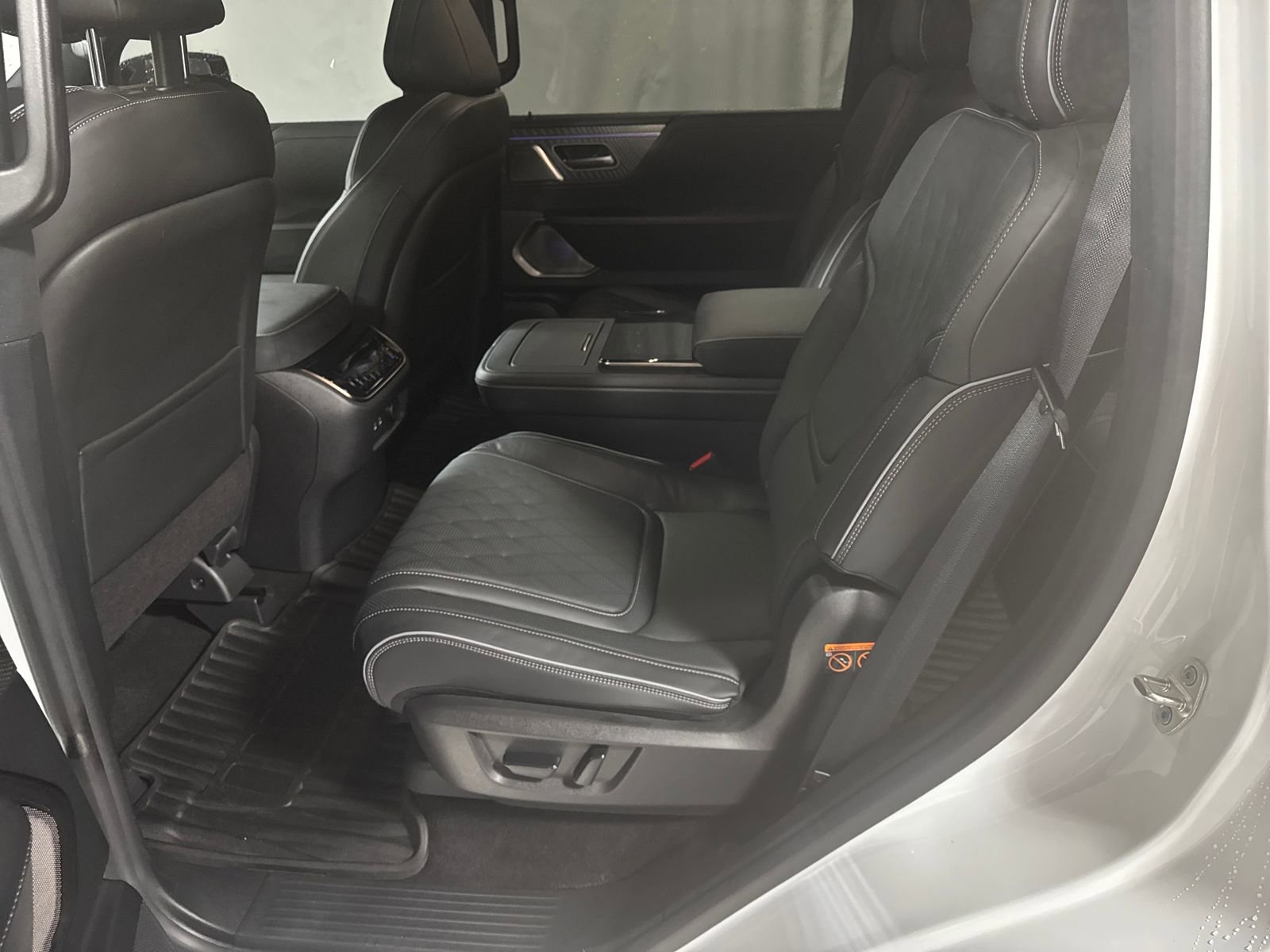 Used 2025 INFINITI QX80 Autograph w/ Premium Cargo Package image 5