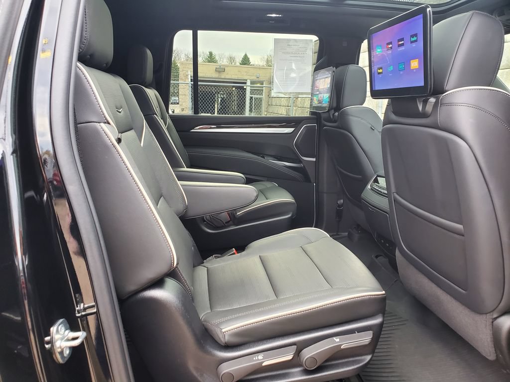 Certified 2025 Cadillac Escalade ESV Premium Luxury w/ Touring Package AWD/4WD image 40