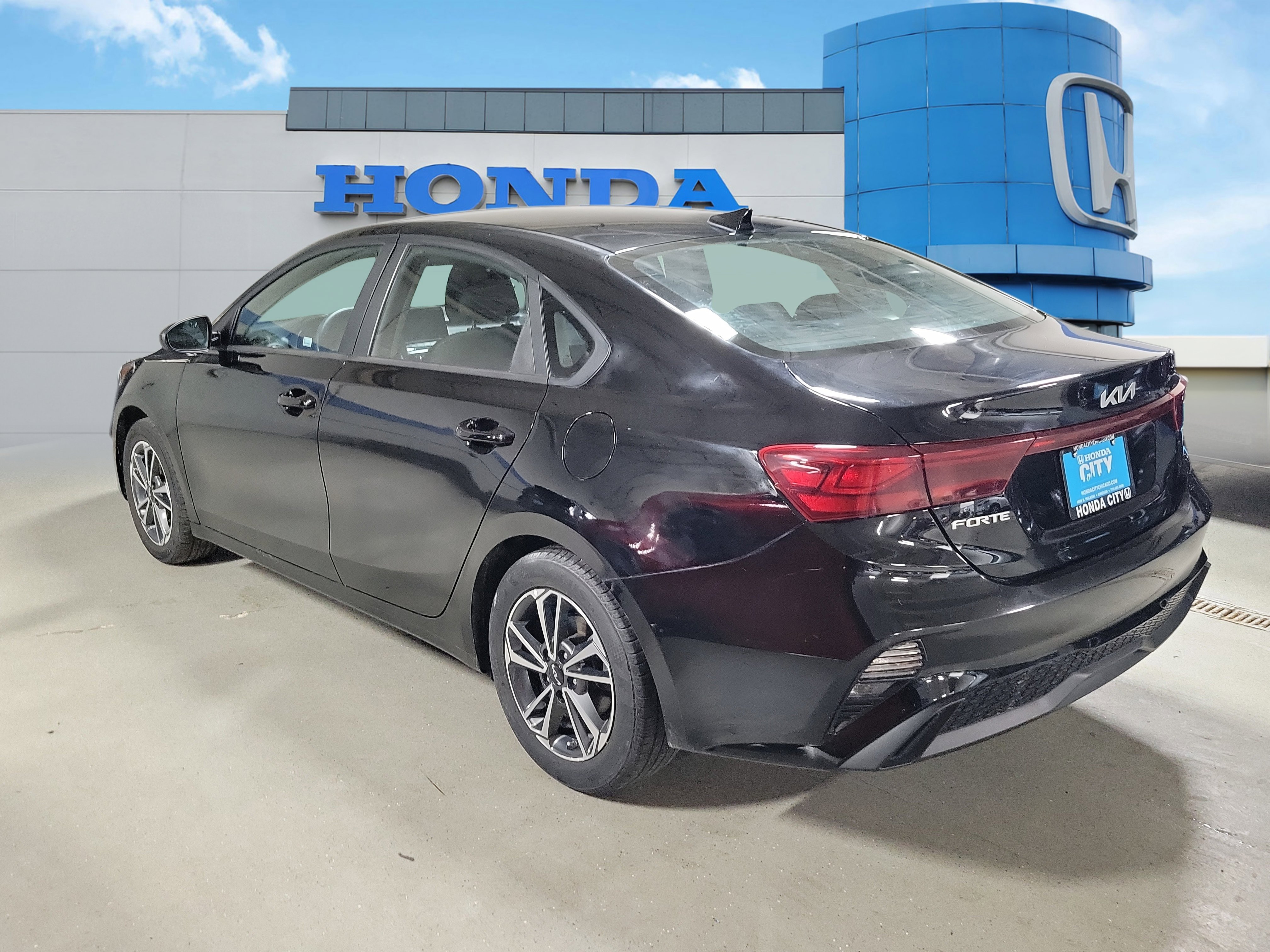 Used 2023 Kia Forte LXS image 4