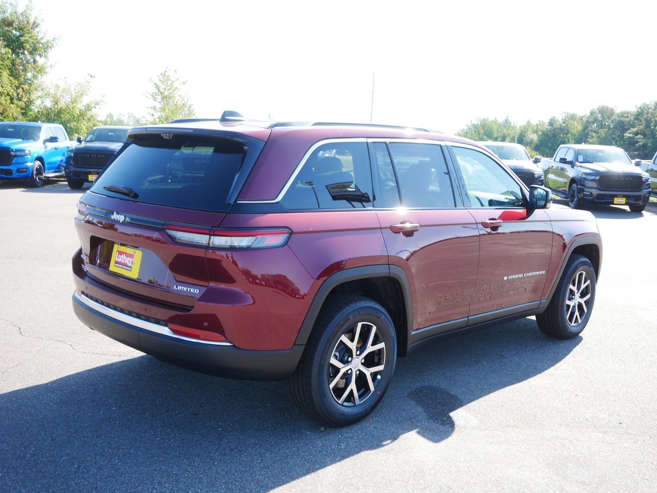 New 2025 Jeep Grand Cherokee Limited w/ Luxury Tech Group II image 2