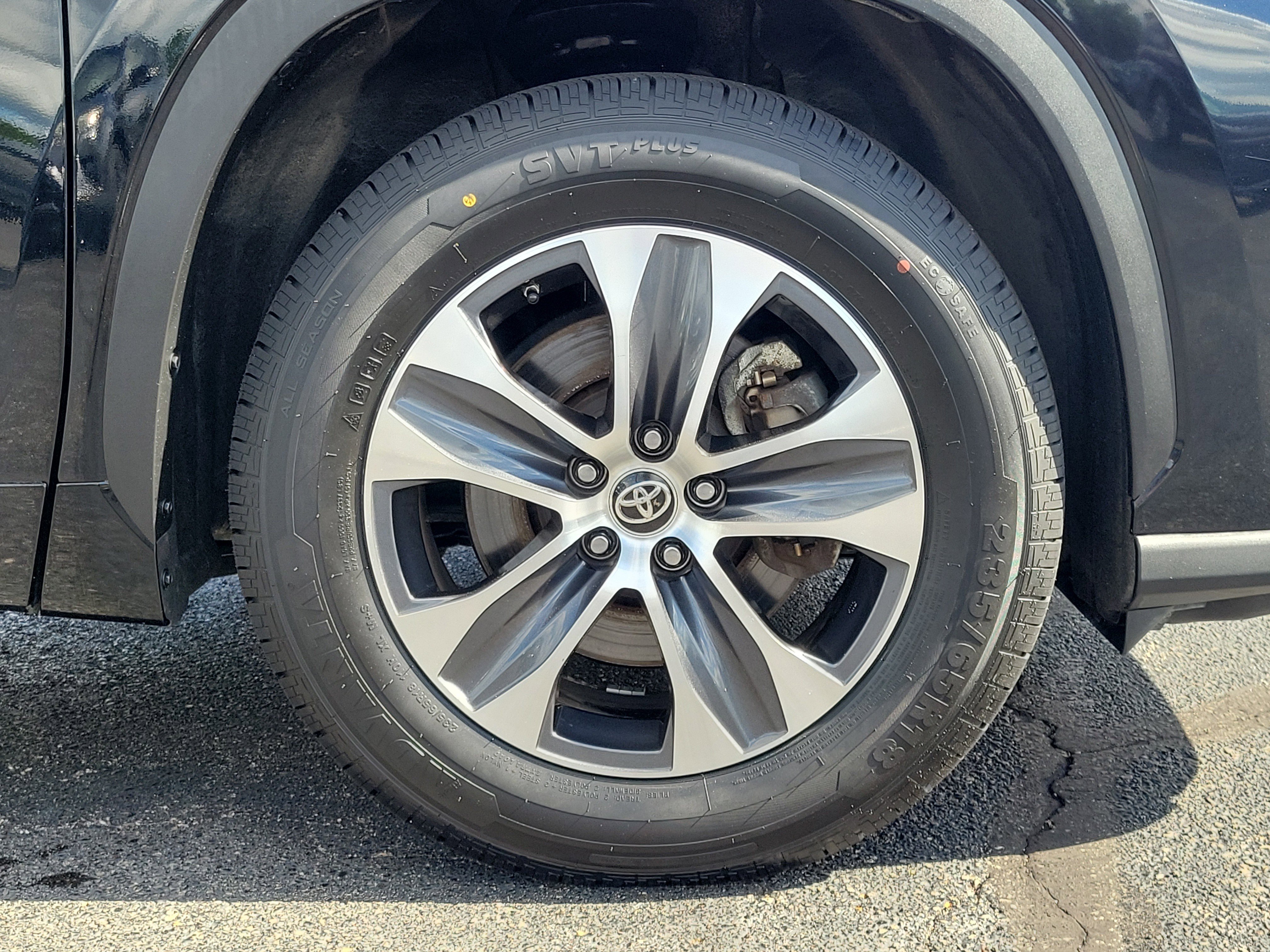 Used 2024 Toyota Highlander XLE FWD image 5
