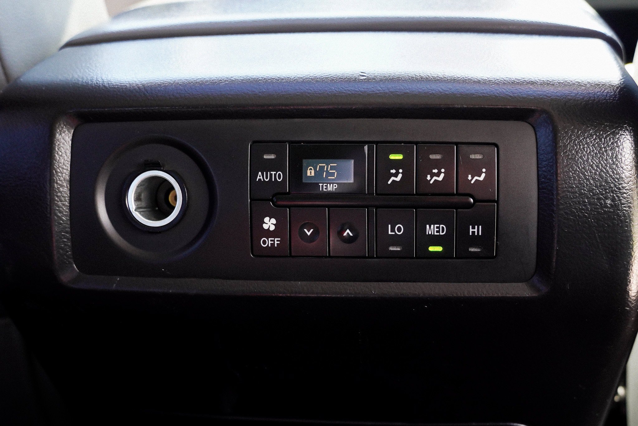 Used 2016 Toyota Sequoia SR5 w/ Premium Package AWD/4WD image 31