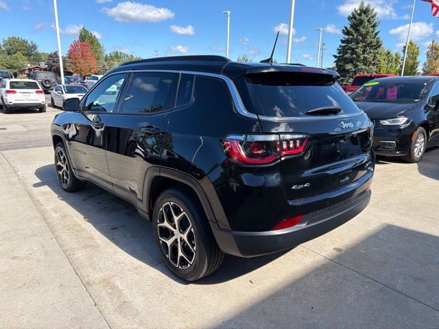 Used 2024 Jeep Compass Limited w/ Sun and Sound Group AWD/4WD image 4