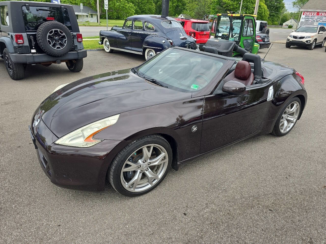 Used 2010 Nissan 370Z Touring w/ Sport Pkg RWD image 2